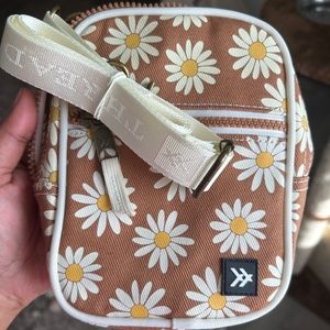 Threads daisy crossbody bag